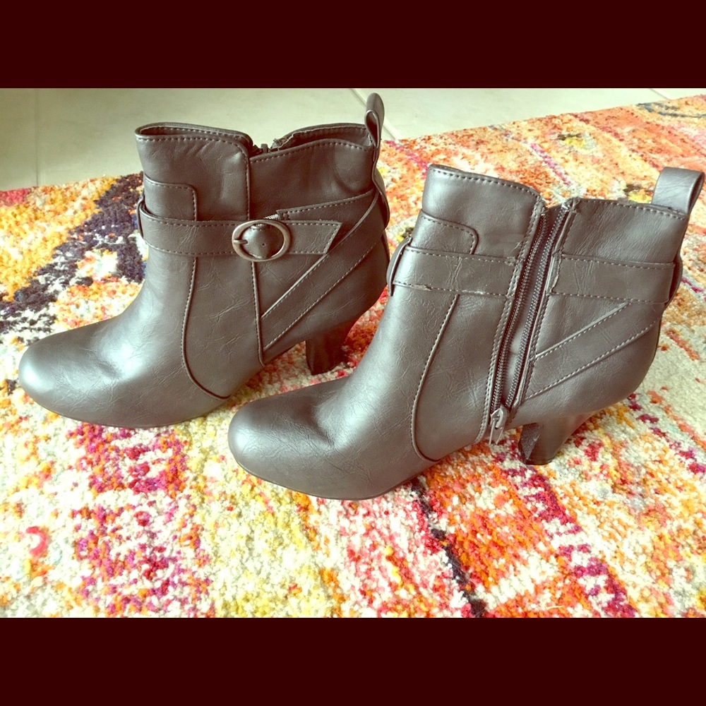 NWOT WOMENS BOOT